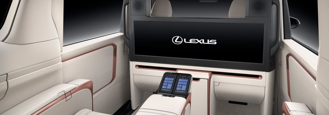 Lexus LM 500h (4 Chỗ)